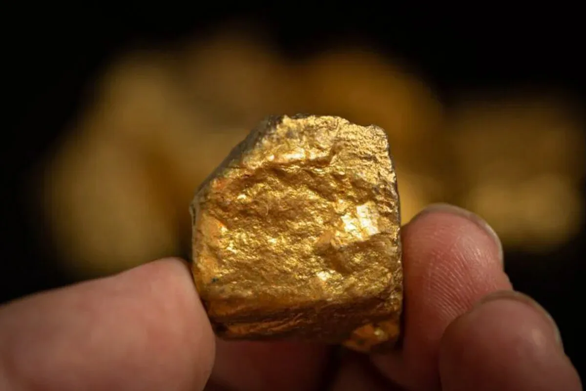 The electronic device we all throw away that contains 450 milligrams of 22-carat gold